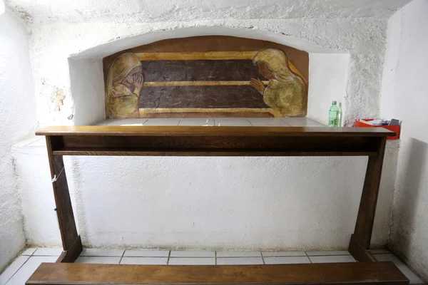 La tomba del Servo di Dio Pietro Barbarico nella Chiesa di Sant'Aloysius a Travnik, Bosnia-Erzegovina — Foto Stock