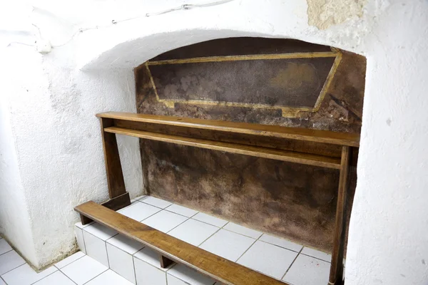 Le tombeau du Serviteur de Dieu Pierre Barbare dans l'église Saint-Aloysius à Travnik, Bosnie-Herzégovine — Photo