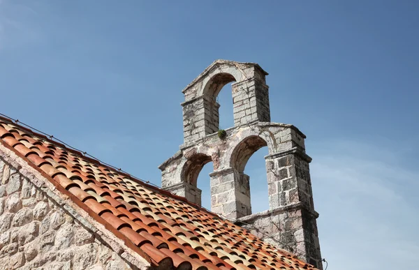 Колокольня церкви Святой Марии в Пунте, Будва, Черногория — стоковое фото