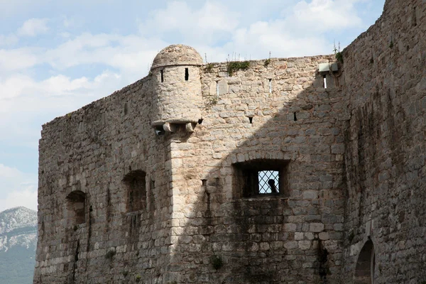Staré městské hradby budva, Černá Hora — Stock fotografie