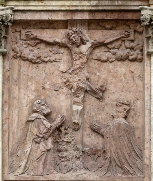 Kreuzigungsrelief, St.-Stephans-Kathedrale in Wien — Stockfoto