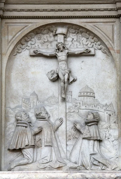 Korsfästelsen lättnad skulptur, St. Stephen domkyrkan i Wien — Stockfoto