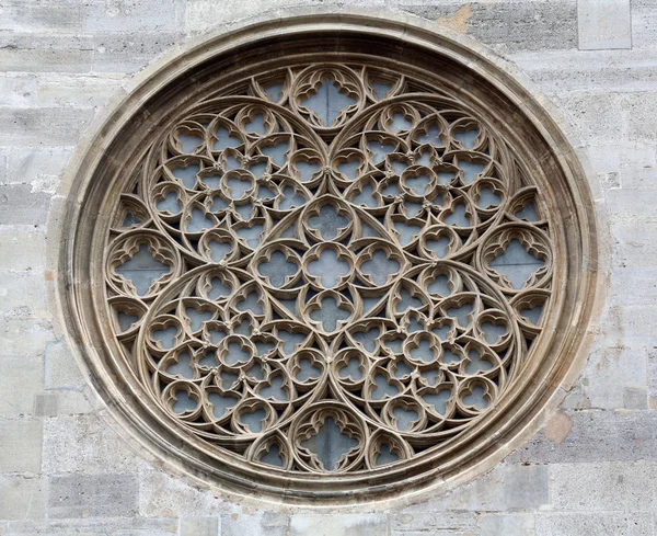 Rose window on St. Stephens Cathedral in Vienna — Stock Photo, Image