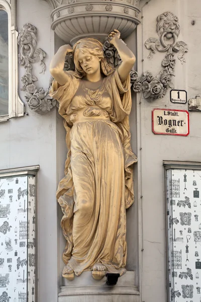 Detalj i Jugendstil hus på Graben gatan i centrum av Wien — Stockfoto