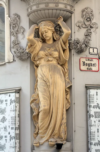 Detalj i Jugendstil hus på Graben gatan i centrum av Wien — Stockfoto