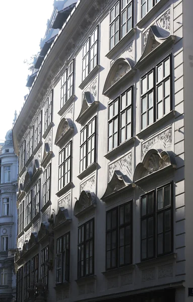 Edificio de estilo clásico vienés en Viena —  Fotos de Stock