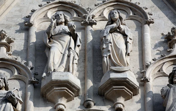 Statue from west portal of gothic church Maria am Gestade in Vienna — Stock Photo, Image