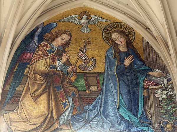 Mosaiikki Annunciation päässä tärkein portaali goottilainen kirkko Maria am Gestade Wien — kuvapankkivalokuva