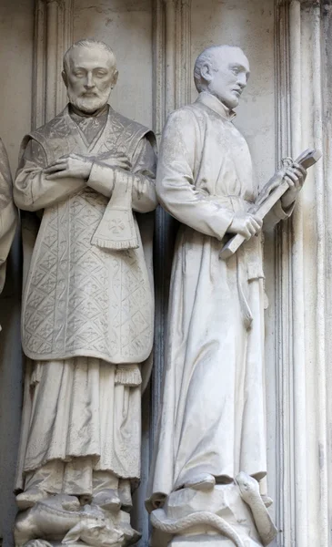 Estatuas de los Santos, iglesia Maria am Gestade en Viena — Foto de Stock