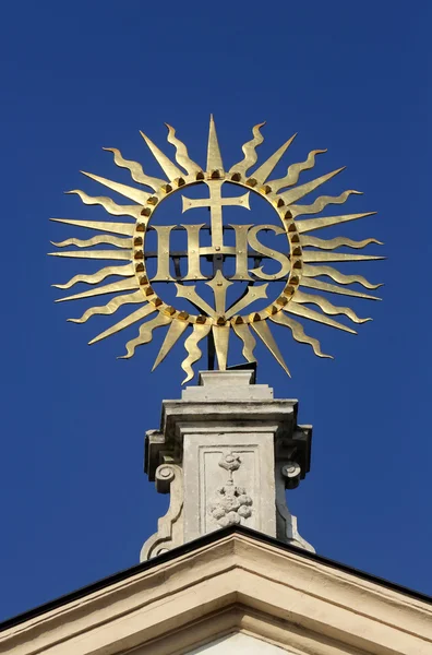 Panneau IHS sur l'église baroque des Jésuites à Vienne — Photo