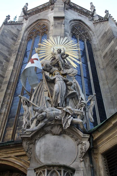 Saint John of Capistrano. Sculpture on the cathedral in Vienna — Stock Photo, Image