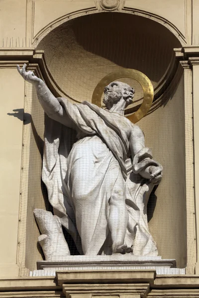 Staty av apostel, kyrkan Saint Peter i Wien — Stockfoto