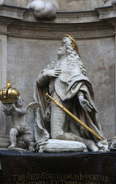 Statue of Emperor Leopold praying, Plague Monument in Vienna — Stock Photo, Image