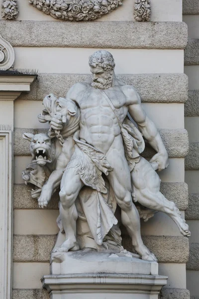 Hercules och Cerberus, Hofburg i Wien — Stockfoto