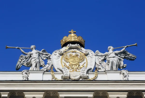 Arkitektoniska konstnärliga dekorationer på palatset Hofburg, Vienna — Stockfoto