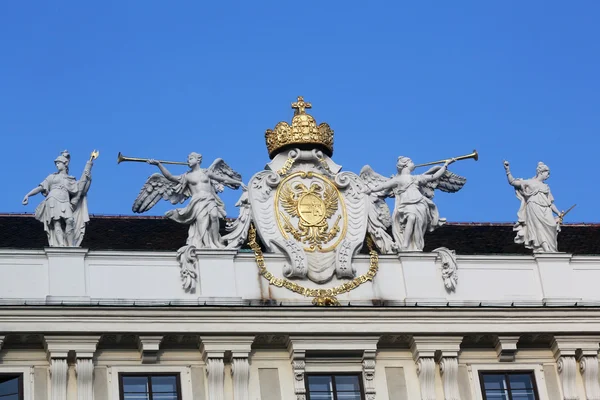 Architectural artistic decorations on Hofburg palace, Vienna — Stock Photo, Image