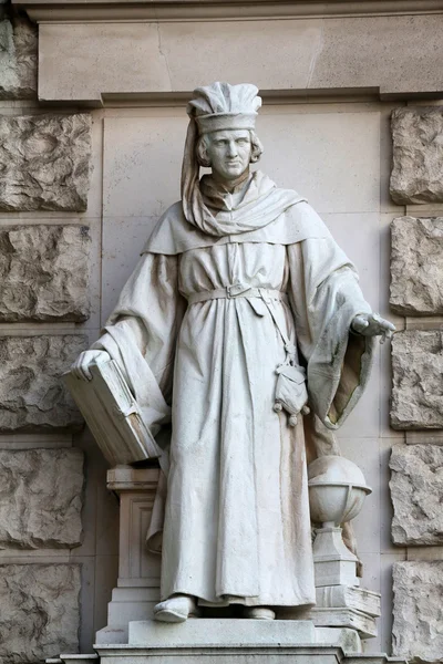 Edmund Hofmann von Aspernburg: Magister, na fasadzie Neuen Burg na Heldenplatz w Wiedniu — Zdjęcie stockowe