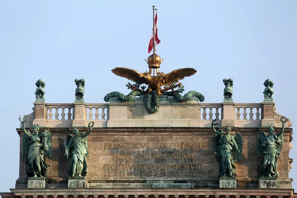 Αυστριακή εθνική βιβλιοθήκη και το Hofburg συνεδριακό κέντρο στην πλατεία Χέλντενπλατζ στο Hofburg. Βιέννη — Φωτογραφία Αρχείου