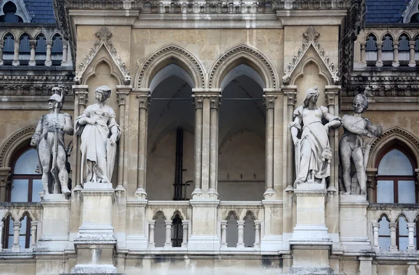 Fragment of famous City Hall building (Rathaus) in Vienna. — Stock Photo, Image