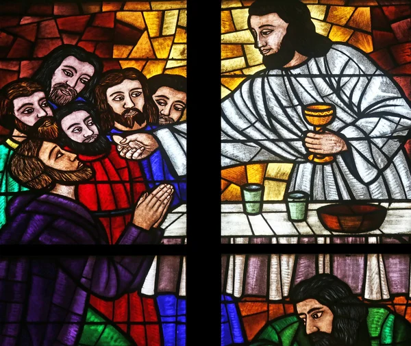 Laatste avondmaal, Gebrandschilderd glas in Votiv Kirche in Wenen — Stockfoto