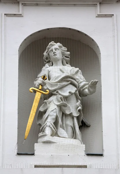 Estatua de San, Iglesia de los nueve coros de ángeles en Viena — Foto de Stock