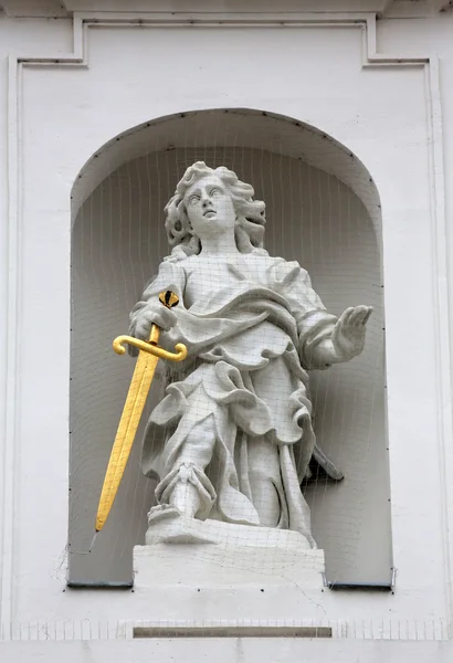 Heiligenstatue, Kirche der neun Engelschöre in Wien — Stockfoto