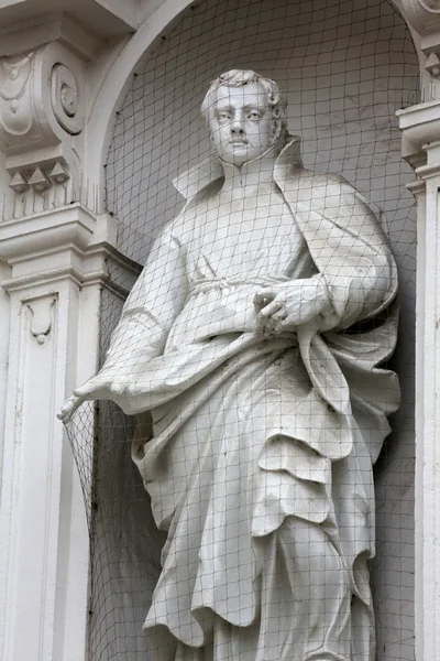 Statue de Saint, église des neuf chœurs d'anges à Vienne — Photo