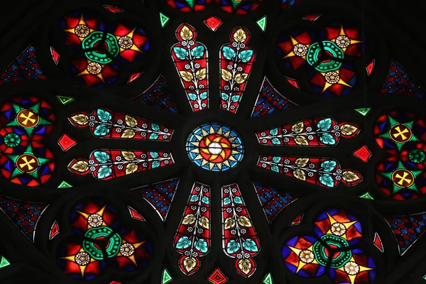 Gebrandschilderd glas in Votiv Kirche in Wenen — Stockfoto