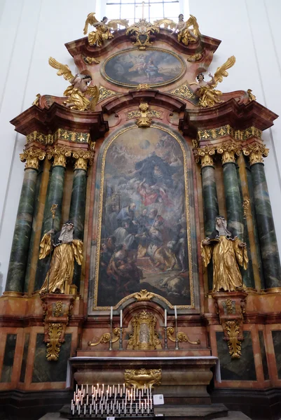 Altar em Collegiate igreja em Salzburgo — Fotografia de Stock