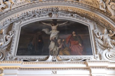 12 istasyonları haç, İsa Çarmıhta, Salzburg Katedrali kubbede parçası ölür