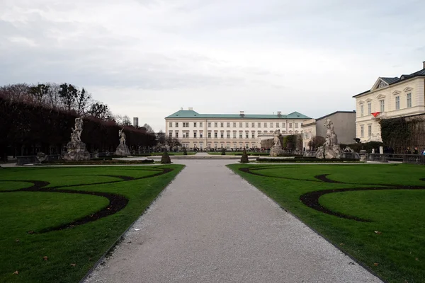 Beroemde Mirabell tuinen in Salzburg — Stockfoto