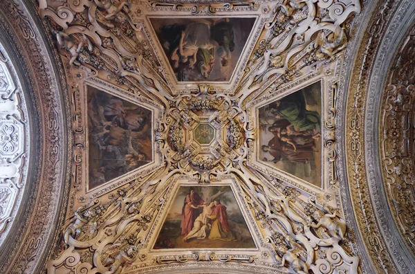 Fragment de la coupole dans la chapelle de Saint Sébastien, cathédrale de Salzbourg — Photo