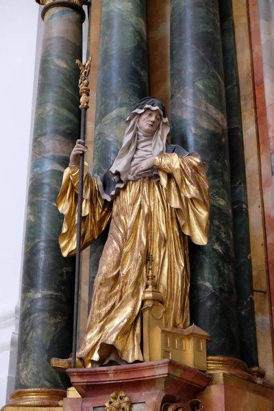 圣，在萨尔茨堡学院教堂祭坛前的雕像 — 图库照片
