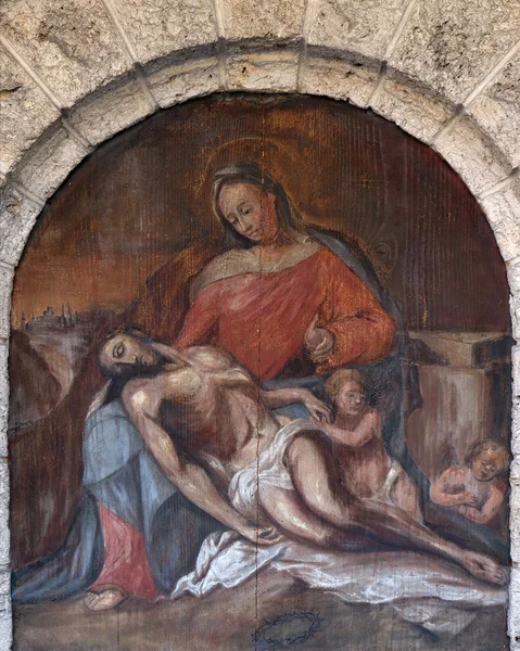 Pieta, begraafplaats in St. Gilgen op het meer van Wolfgang See, Oostenrijk — Stockfoto