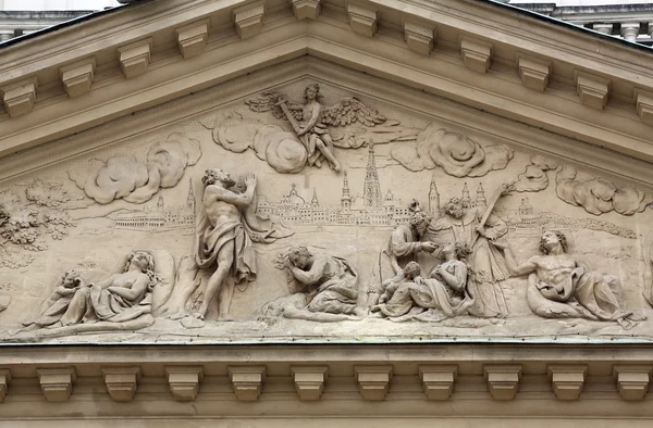 Architektonische details zur berühmten karls kirche in wien — Stockfoto