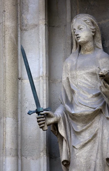 Святая Жюстина Падуанская, портал Миноритенской кирхе в Вене — стоковое фото