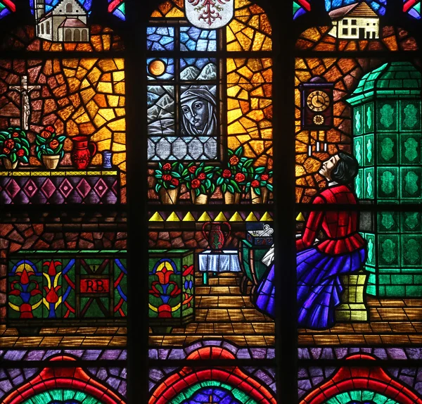 A imagem milagrosa de Maria em Absam, vitral em Votiv Kirche em Viena — Fotografia de Stock