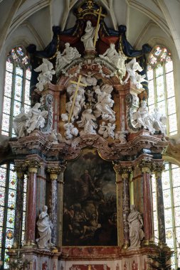 Sunak Graz katedral içinde