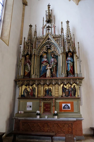 Altaar van de Heilige familie in de parochiekerk van het heilig bloed in Graz, Stiermarken, Oostenrijk — Stockfoto