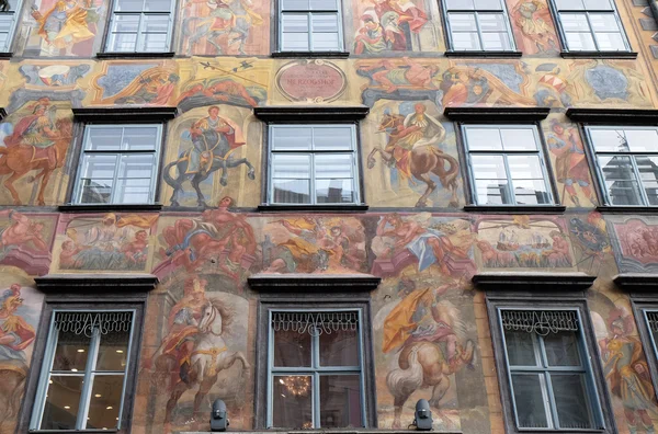 Barokke gevel schilderkunst aan de Grazer Herrengasse in Graz in Oostenrijk — Stockfoto