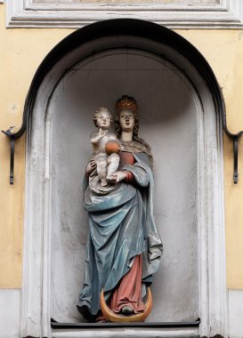 Meryem Ana ile bebek İsa