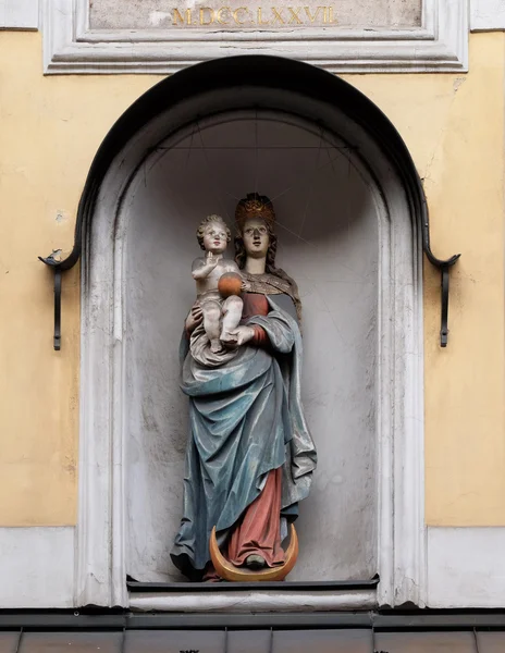 Virgin Mary with baby Jesus — Stock Photo, Image