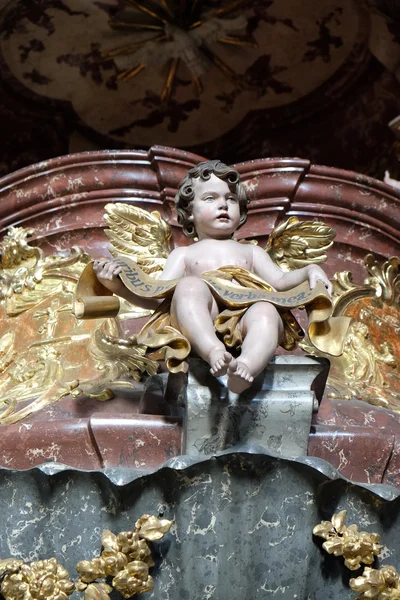 Anjo no púlpito em Barmherzigenkirche igreja em Graz, Styria, Áustria — Fotografia de Stock