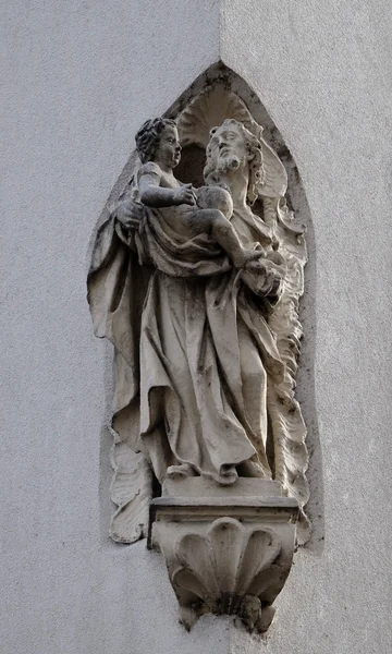 San José sosteniendo al niño Jesús — Foto de Stock