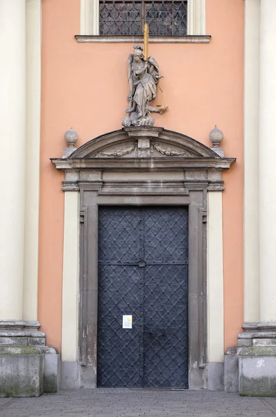 Portal av Dreifaltigkeitskirche (treenigheten) kyrkan i Graz, Steiermark, Österrike — Stockfoto