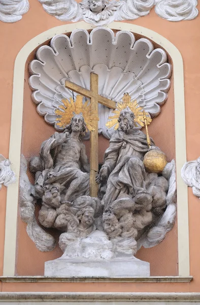 Santísima Trinidad, portal de la iglesia Dreifaltigkeitskirche (Santísima Trinidad) en Graz, Estiria, Austria — Foto de Stock
