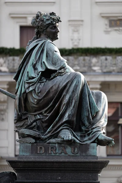 Fontaine de l'archiduc Johann, représentation allégorique de la Drau, place Hauptplatz, Graz, Autriche — Photo