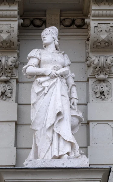 Standbeeld van de wetenschap, allegorische vertegenwoordiging, detail van Rathaus stadhuis, Graz, Oostenrijk — Stockfoto