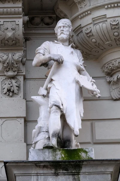 雕像的行业，寓意、 详细的市政厅大会堂，格拉茨，奥地利 — 图库照片