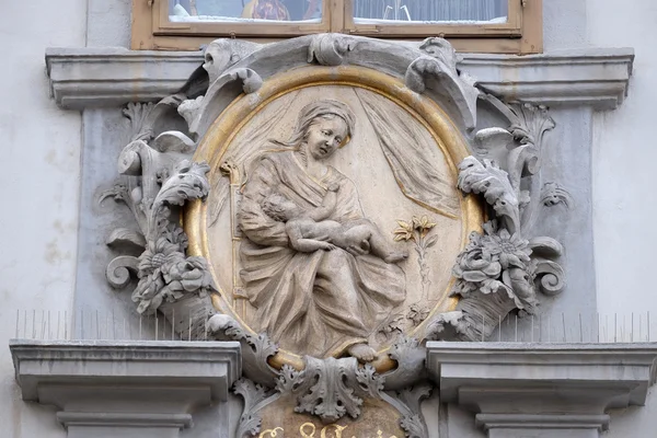 Jungfrau Maria mit Jesuskind — Stockfoto